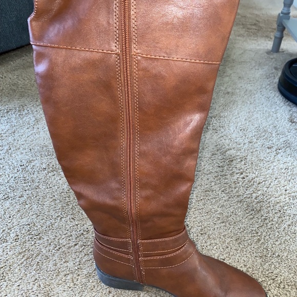 Boots - Picture 1 of 3